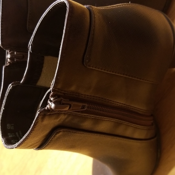 Life Stride laced up ankle heel boot - Picture 5 of 6